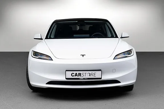 Tesla Model 3 2026 photo 4