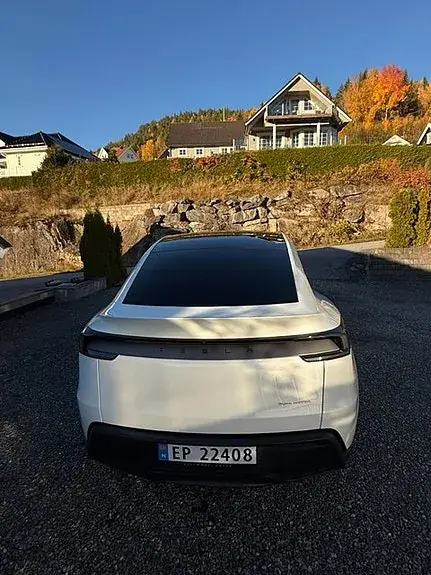 Tesla Model Y 2025 photo 4