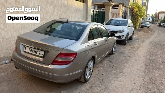 Mercedes-Benz C-Class 2011 photo 2