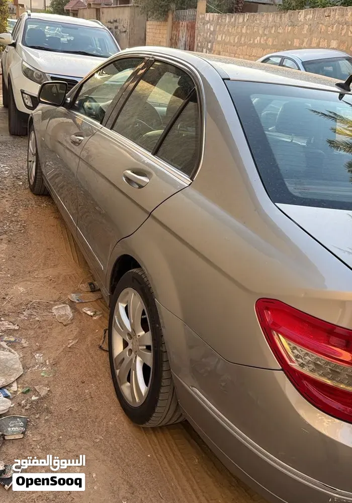 Mercedes-Benz C-Class 2011 photo 3