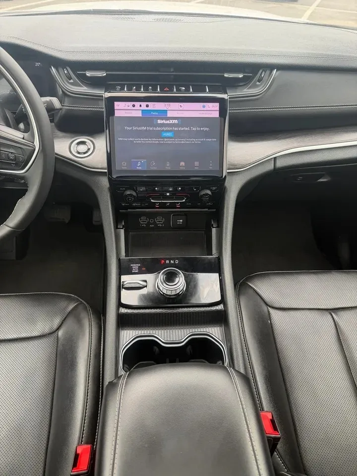 Jeep Grand Cherokee L 2024 photo 3