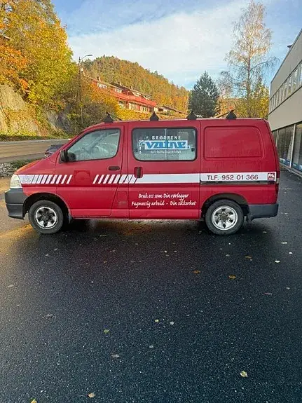Toyota Hiace 2010 photo 3