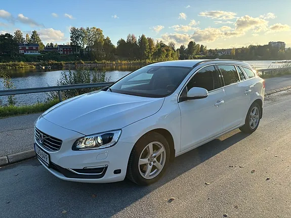 Volvo V60 2016 photo 2