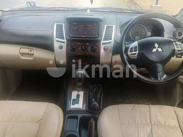 Mitsubishi Montero 2011 photo 4