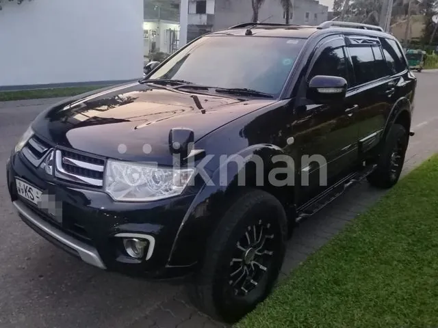 Mitsubishi Montero 2011 photo 3