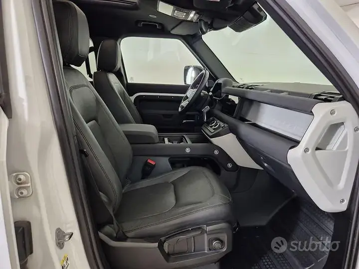 Land Rover Defender 2023 photo 3