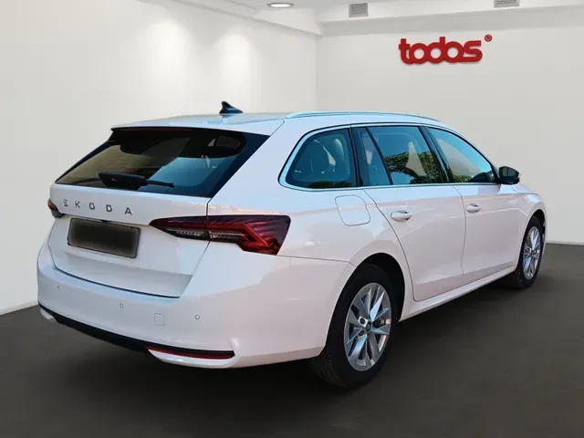Skoda Octavia Combi 2025 photo 3