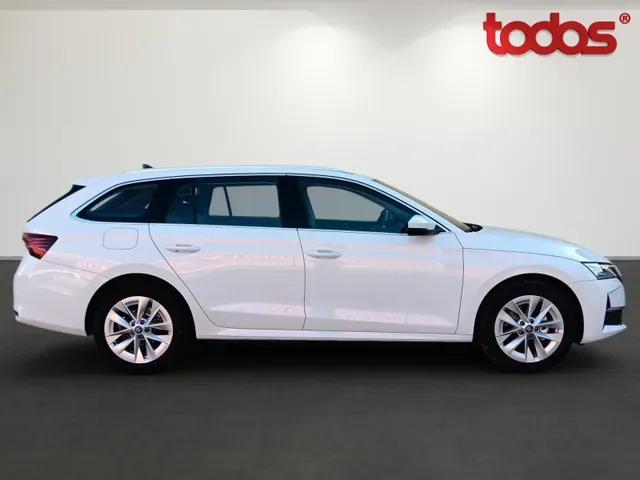 Skoda Octavia Combi 2025 photo 2