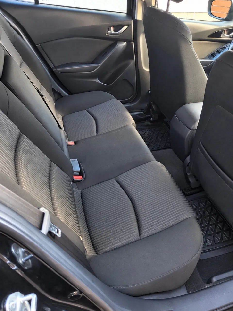 Mazda 3 2015 photo 3