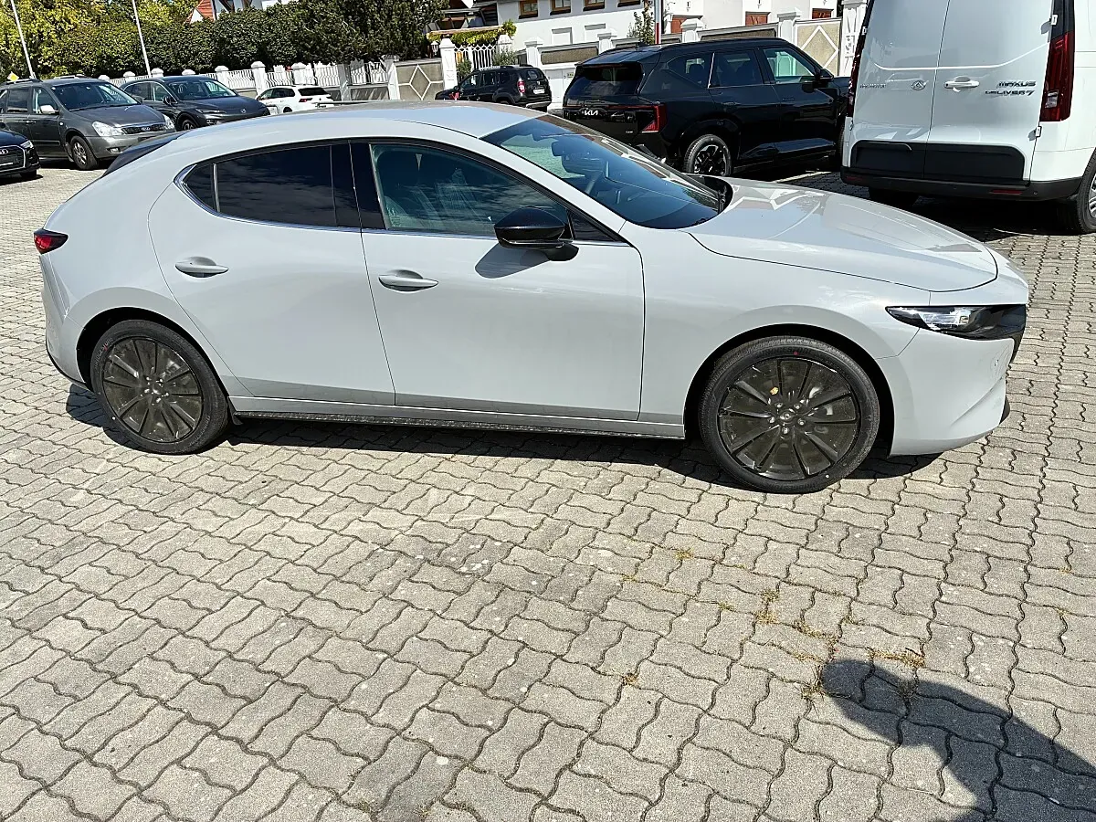 Mazda Mazda3 photo 2