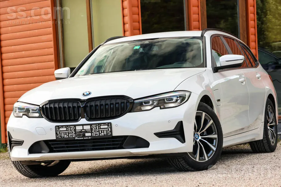 BMW 320 2022 photo 2