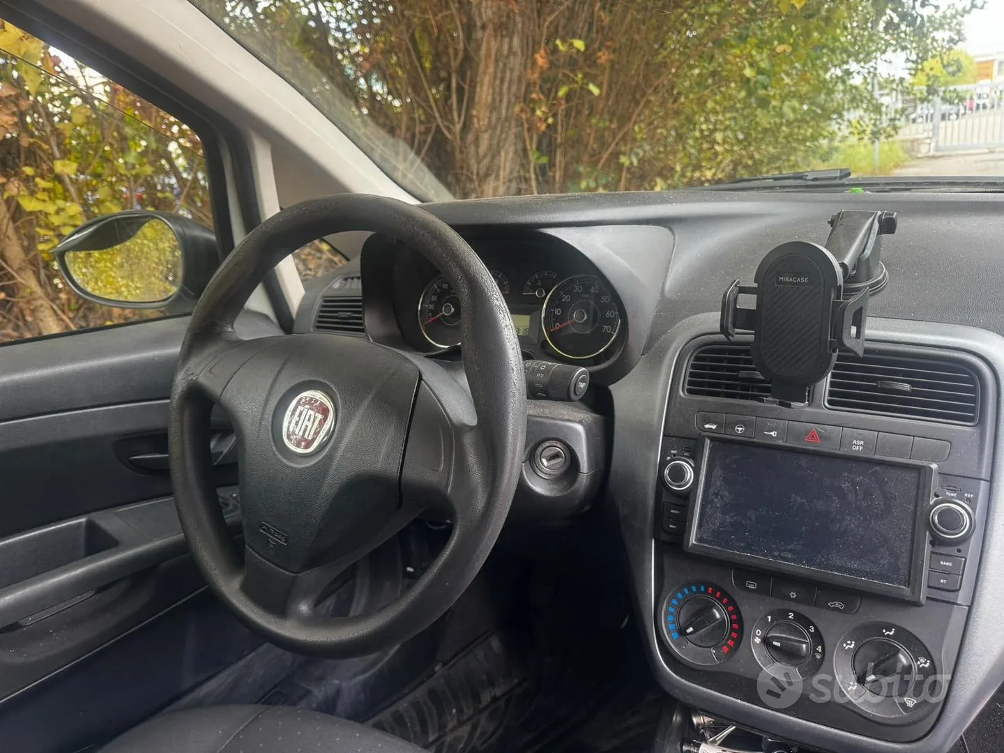 Fiat Grande Punto 2009 photo 3