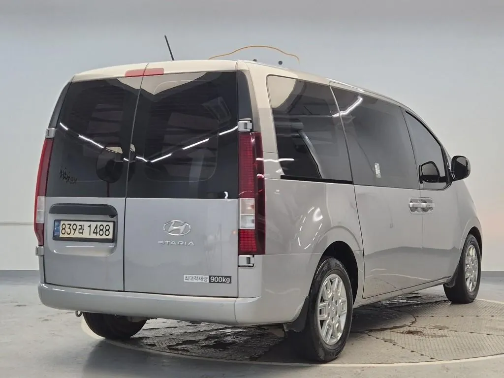Hyundai Staria 2023 photo 3