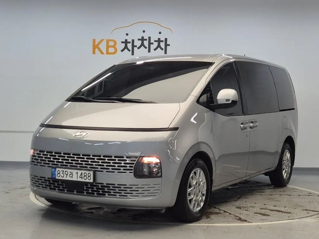 Hyundai Staria
