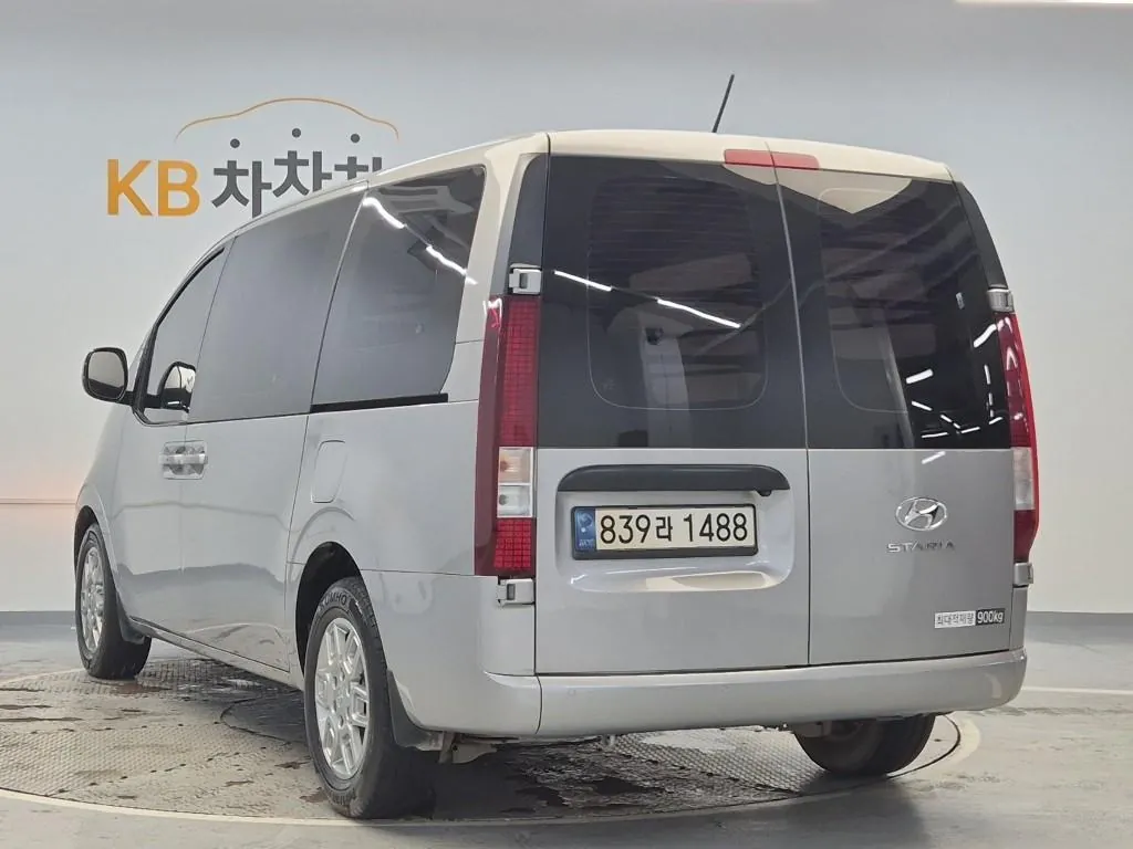 Hyundai Staria 2023 photo 2