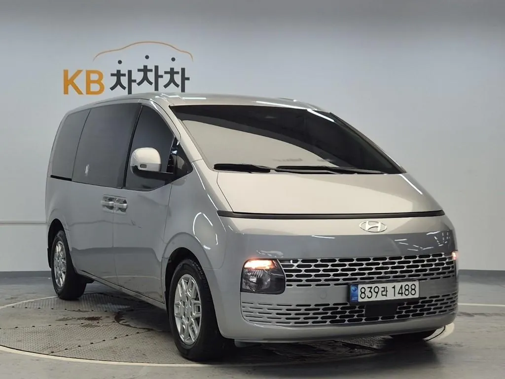 Hyundai Staria 2023 photo 4