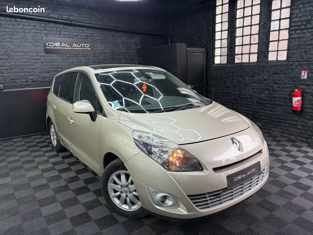 Renault Grand Scenic 2010 photo 2