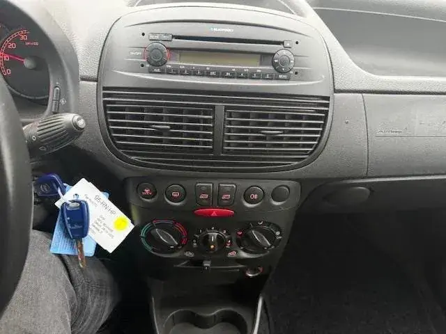 Fiat Punto 2005 photo 2