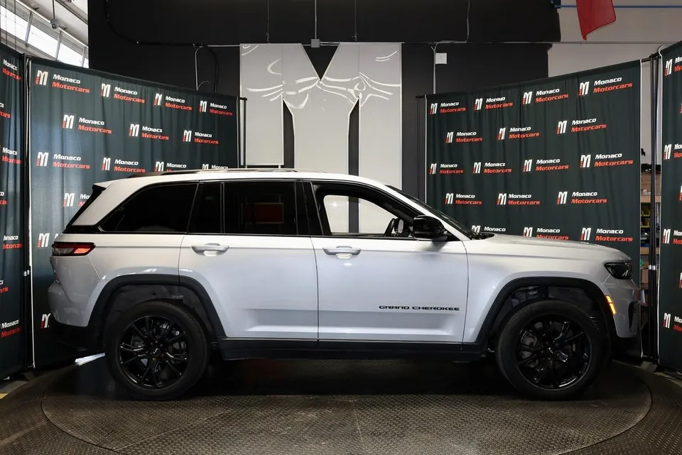 Jeep Grand Cherokee 2022 photo 3