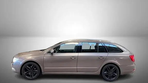 Skoda Superb 2010 photo 5