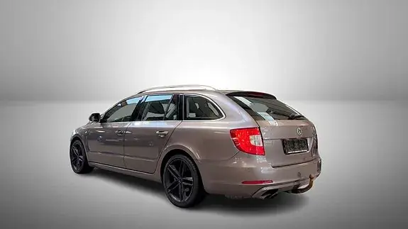 Skoda Superb 2010 photo 3