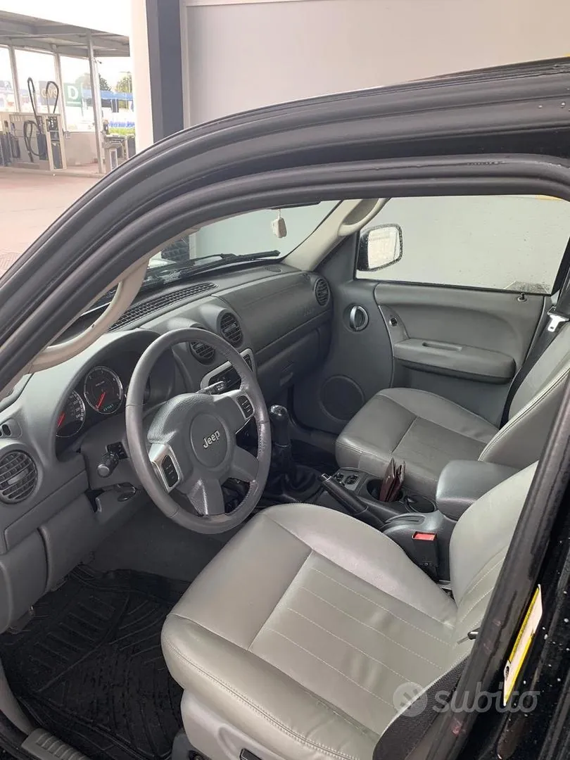 Jeep Cherokee 2006 photo 4