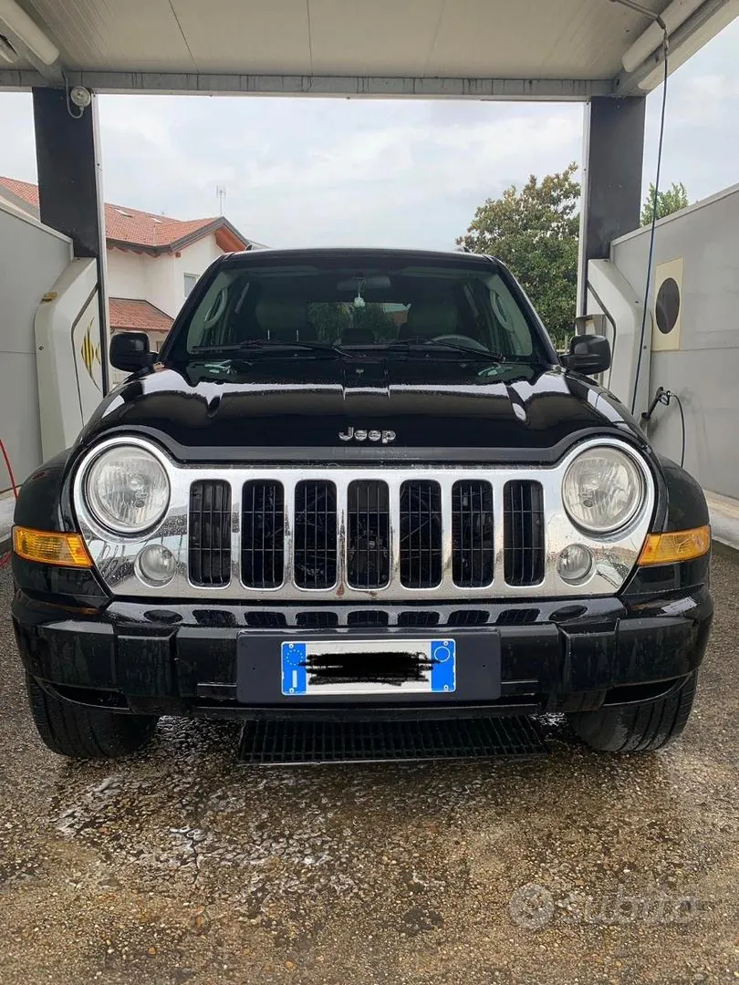 Jeep Cherokee 2006 photo 2