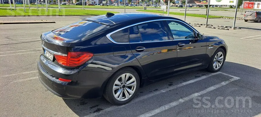 BMW 530 2011 photo 2