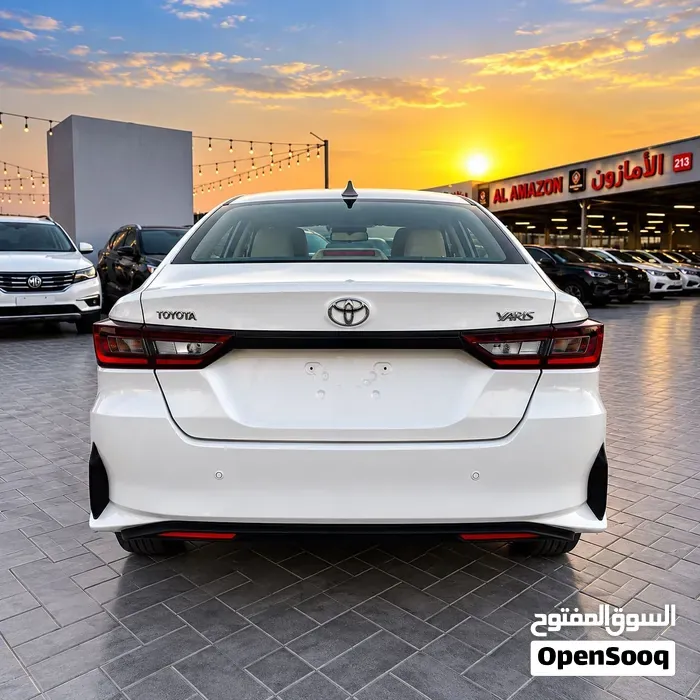 Toyota Yaris 2023 photo 2