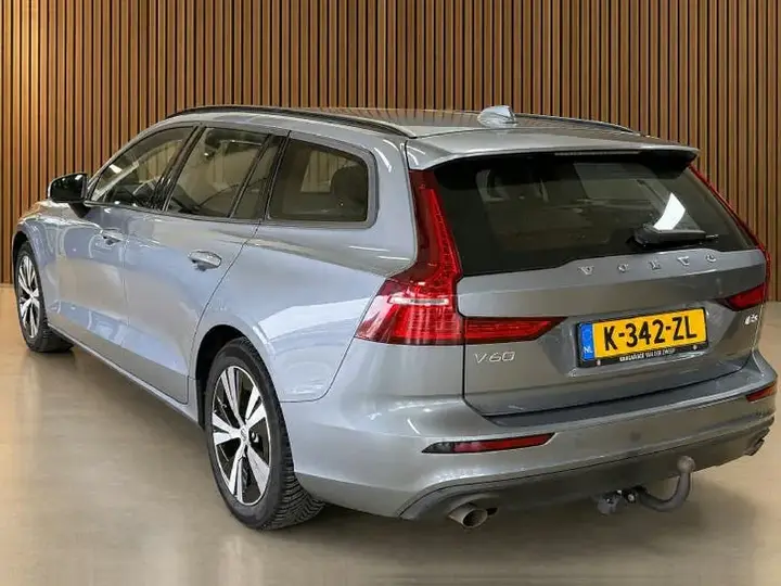 Volvo V60 2021 photo 3
