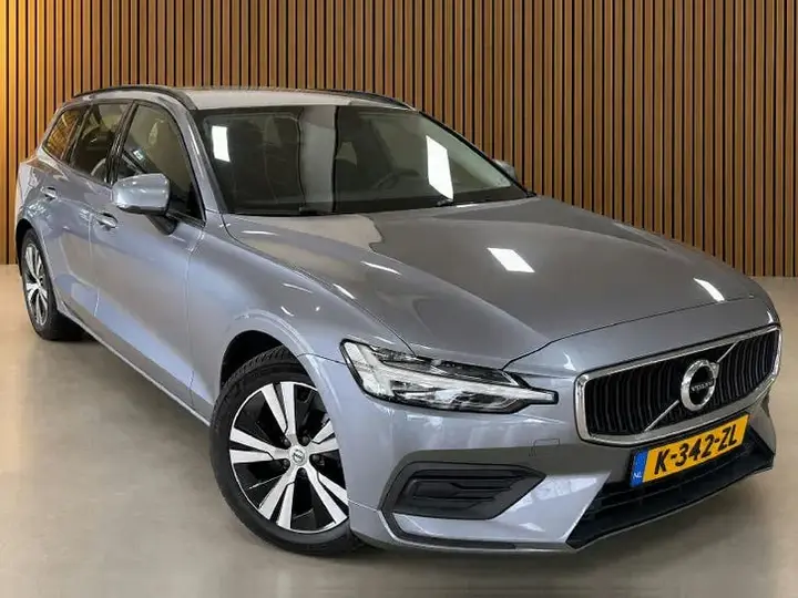 Volvo V60 2021 photo 2
