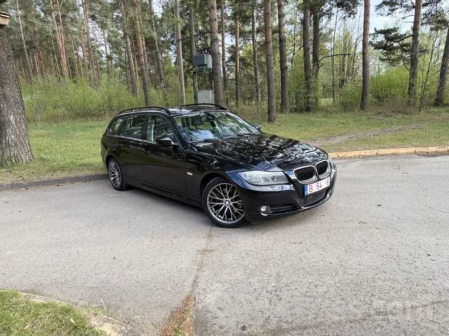 BMW 320 2010 photo 2