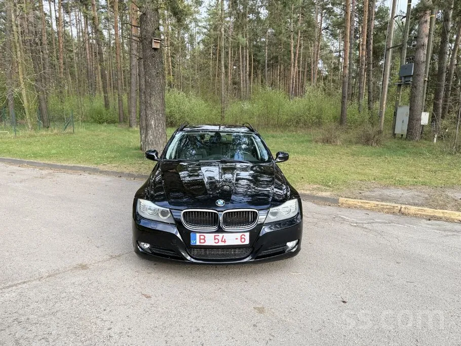 BMW 320 2010 photo 3