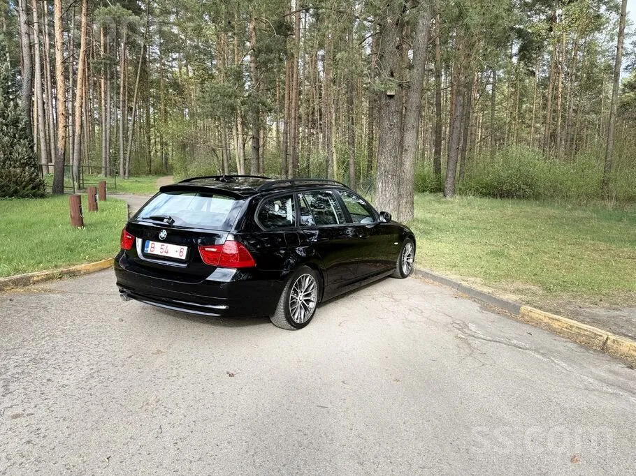 BMW 320 2010 photo 4