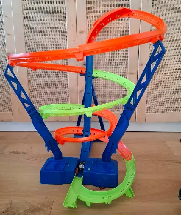 Hot Wheels Action Spiral Speed Crash Set