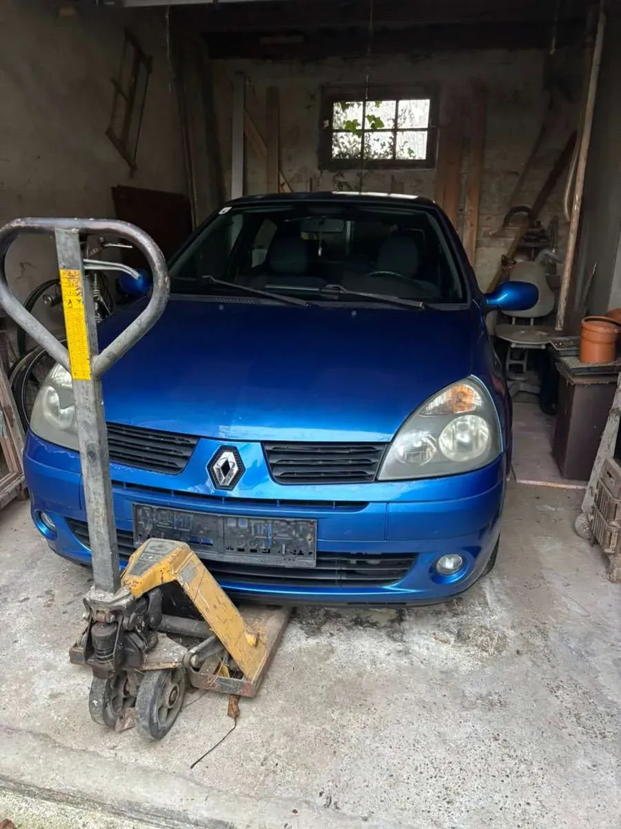 Renault Clio 2005 photo 2