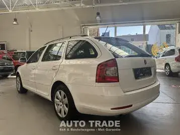 Skoda Octavia 2011 photo 3
