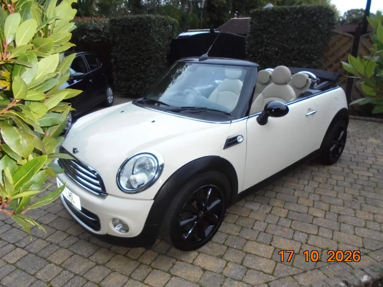 Mini Convertible 2011 photo 2