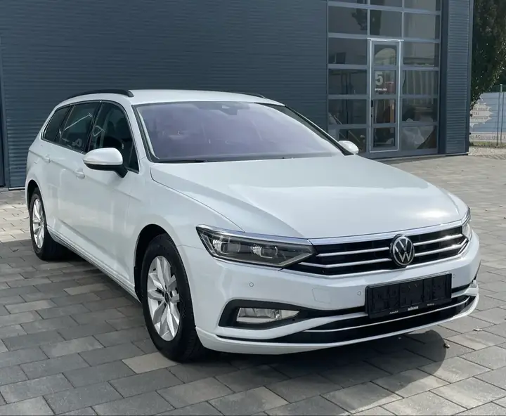 Volkswagen Passat 2023 photo 2