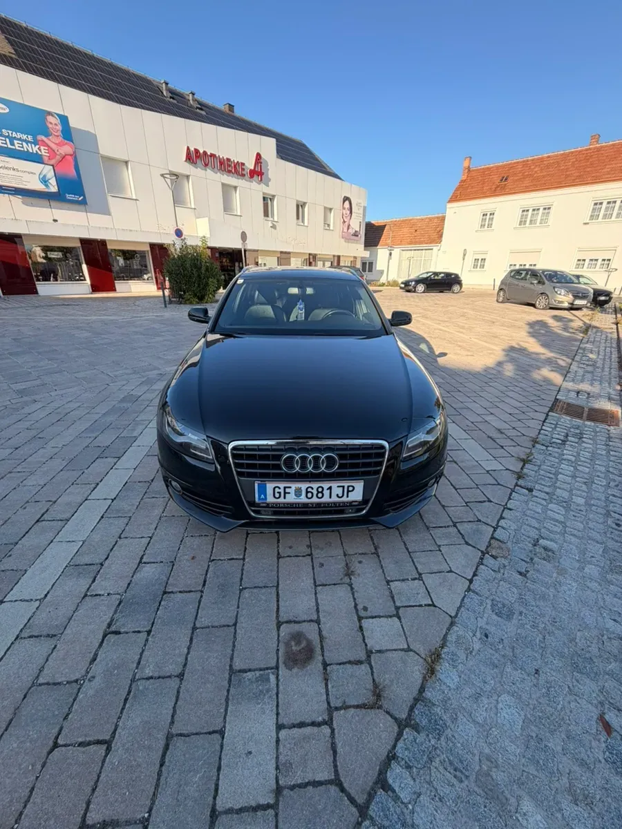 Audi A4 2011 photo 2