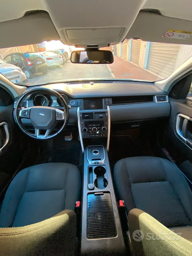 Land Rover Discovery Sport 2017 photo 4