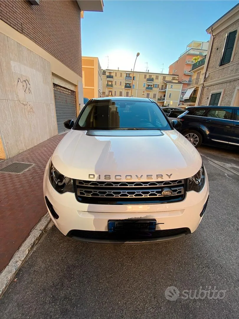 Land Rover Discovery Sport 2017 photo 2
