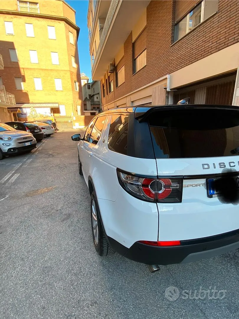 Land Rover Discovery Sport 2017 photo 3