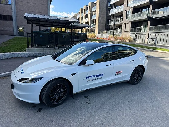 Tesla Model 3 2024 photo 4