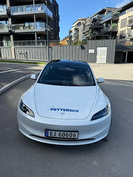 Tesla Model 3 2024 photo 2