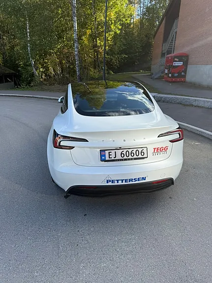 Tesla Model 3 2024 photo 3