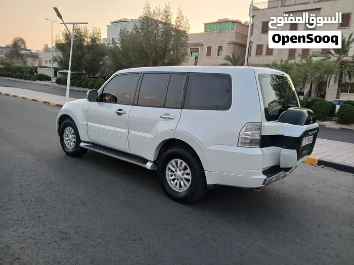 Mitsubishi Pajero 2015 photo 2