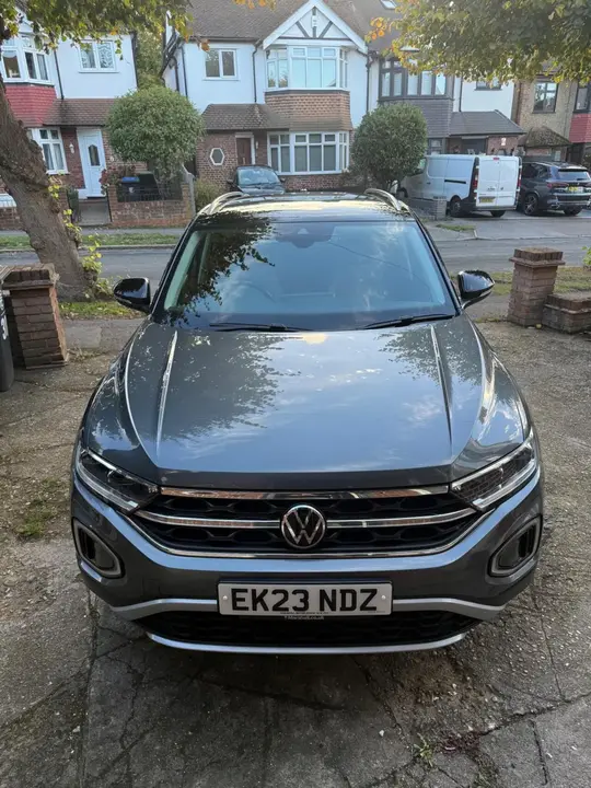 Volkswagen T-Roc 2023 photo 2