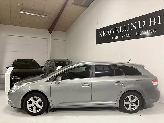 Toyota Avensis 2010 photo 2
