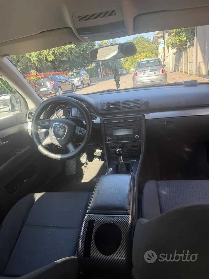 Audi A4 2010 photo 3